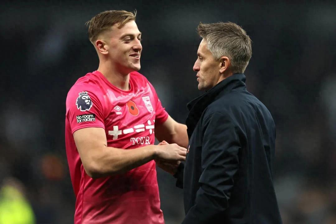 曼联锋线组合默契,世俱杯争冠实力凸显的简单介绍 曼联锋线组合默契,世俱杯争冠实力凸显的简单介绍