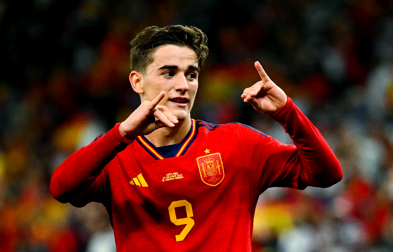 包含西班牙遭逆转，惨败欧预赛关键战的词条