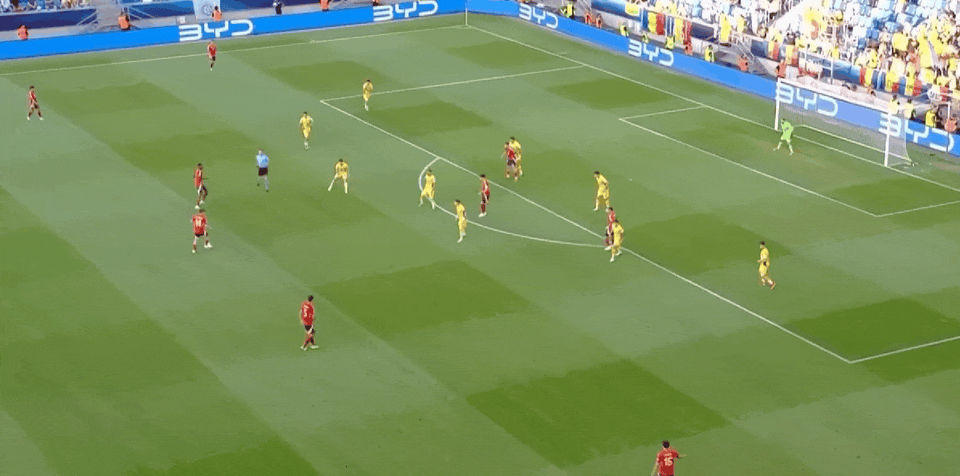 包含西班牙遭逆转，惨败欧预赛关键战的词条