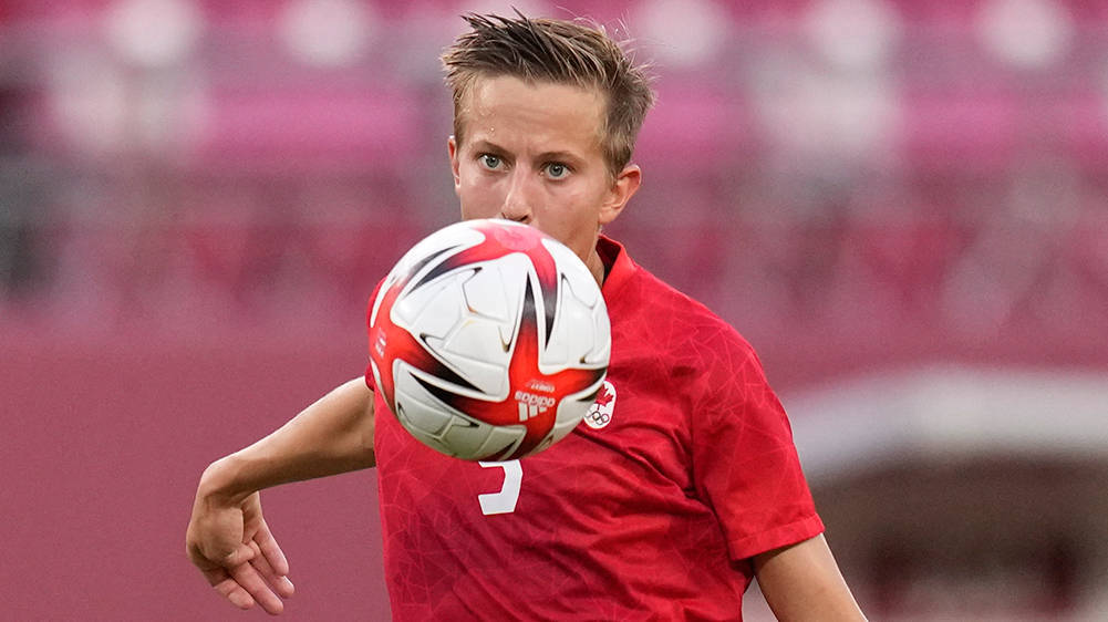 加拿大女足球员获得最佳球员奖 加拿大女足球员获得最佳球员奖