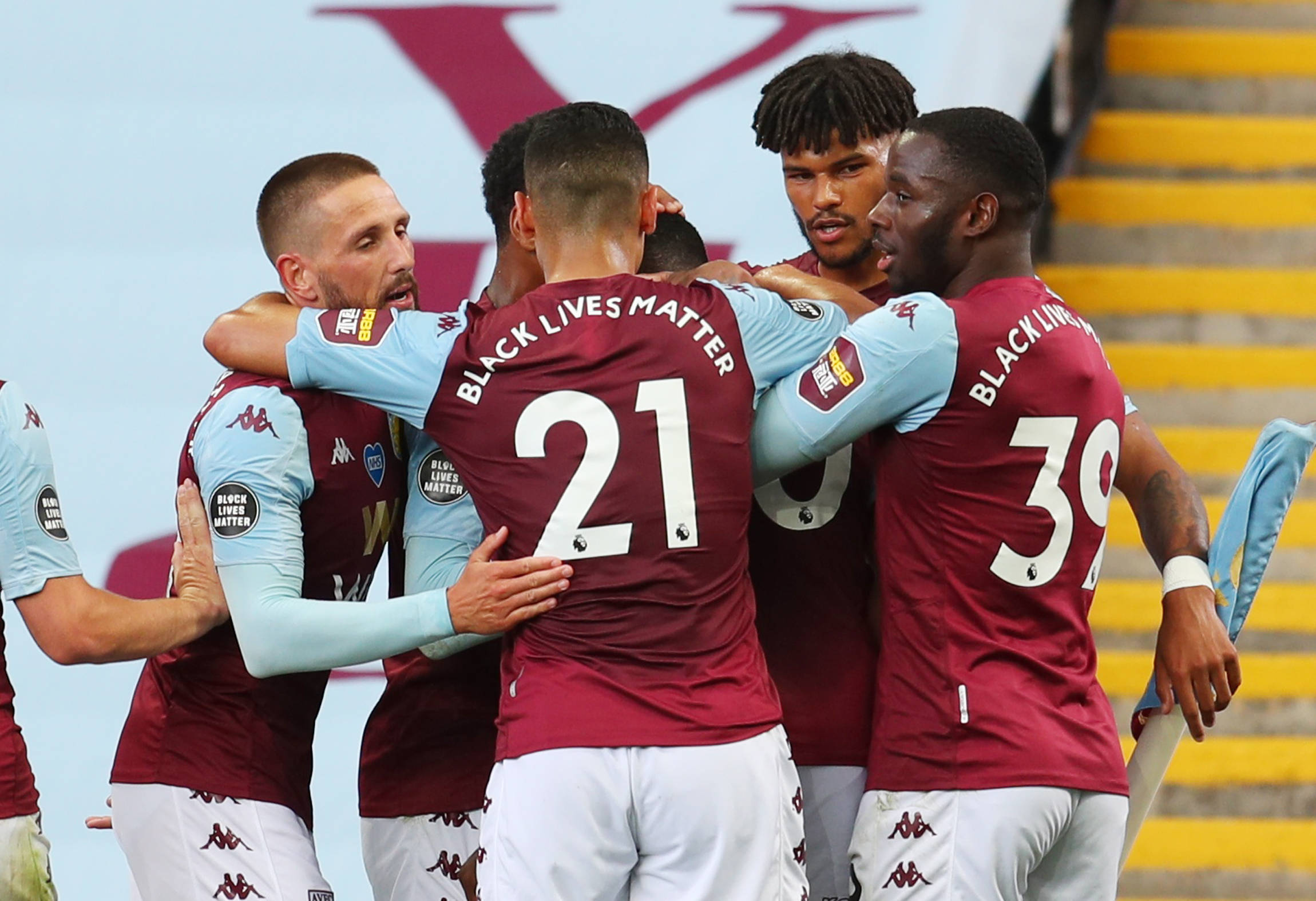 西汉姆联球迷唏嘘，主场输给热刺