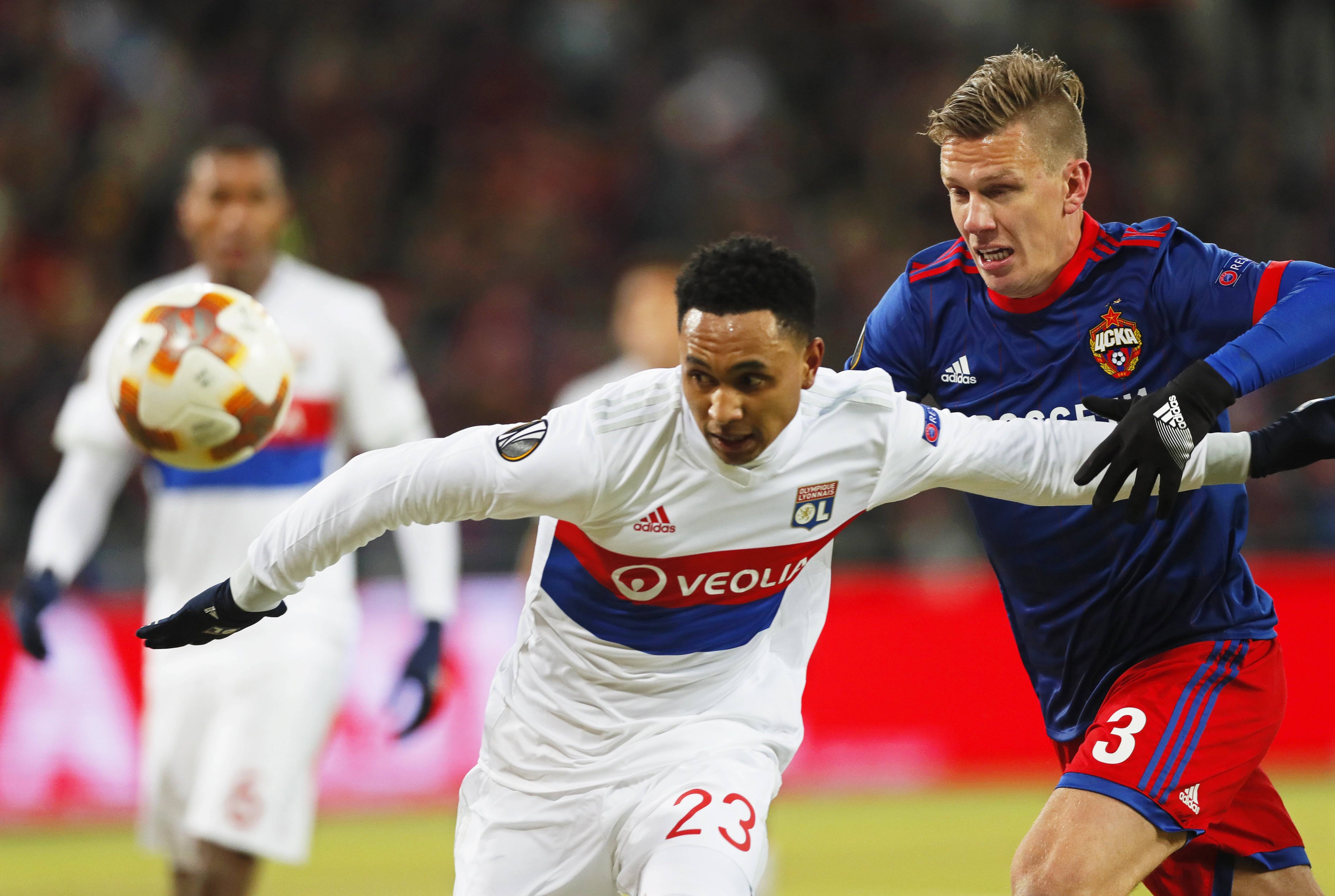 包含里昂客场遇冷，不败之路受阻的词条