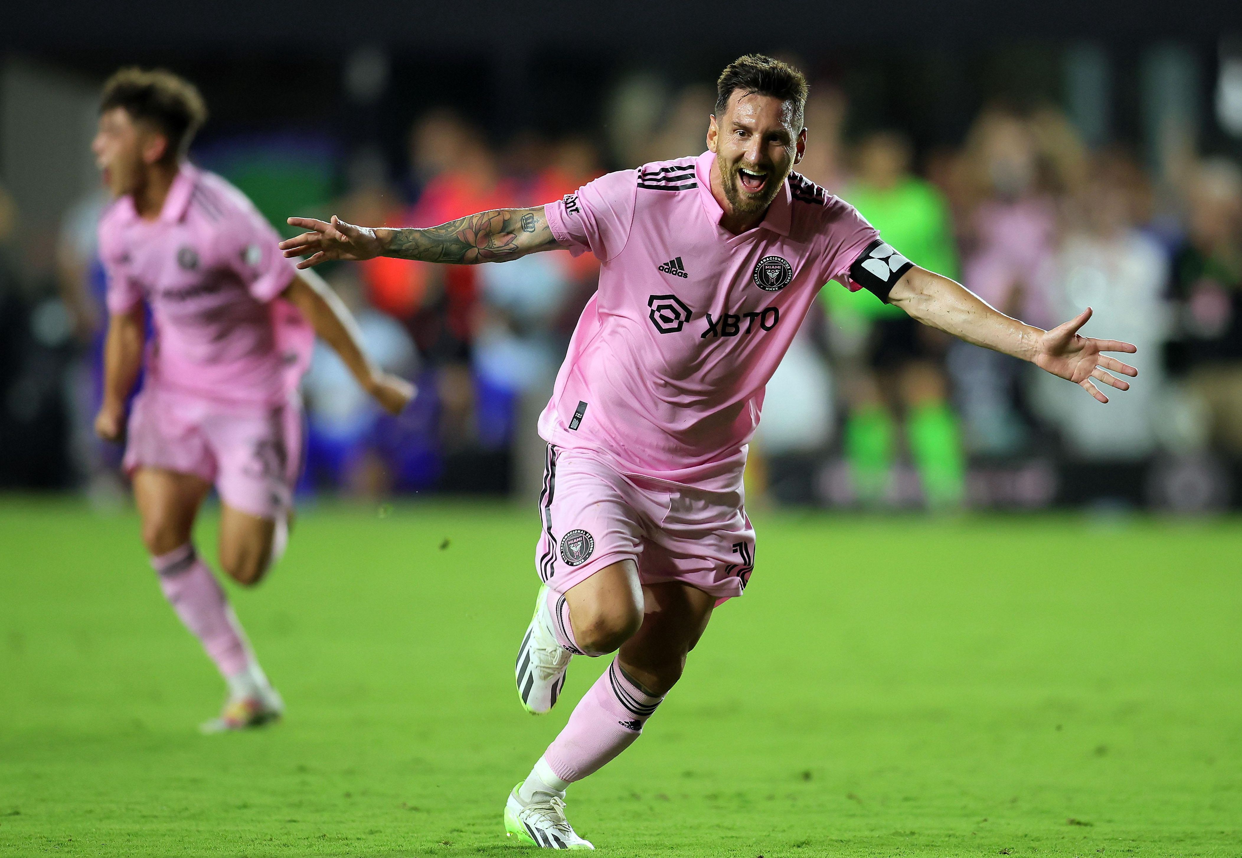 包含不来梅中场伤愈复出，球队士气大增的词条