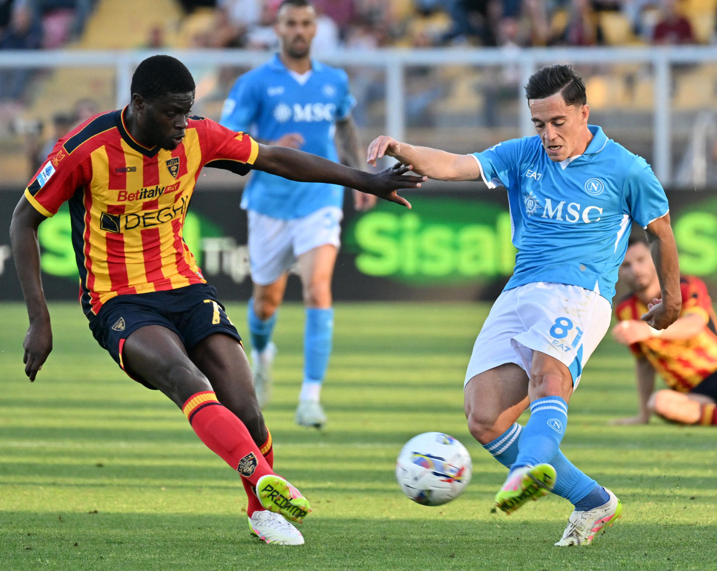 那不勒斯球员表现出色取得胜利 那不勒斯球员表现出色取得胜利