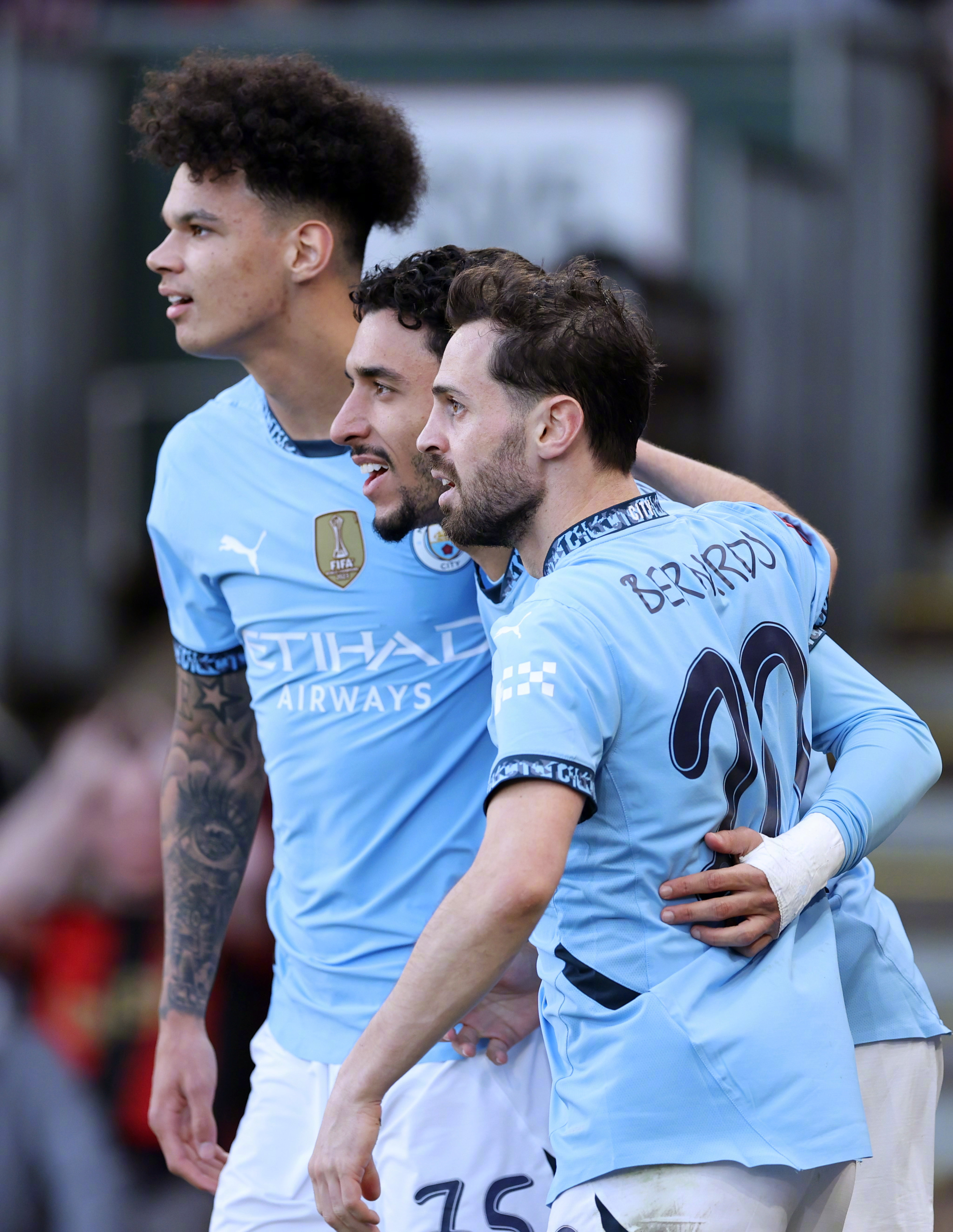 英格兰球队成功晋级足球亚洲杯半决赛 英格兰球队成功晋级足球亚洲杯半决赛