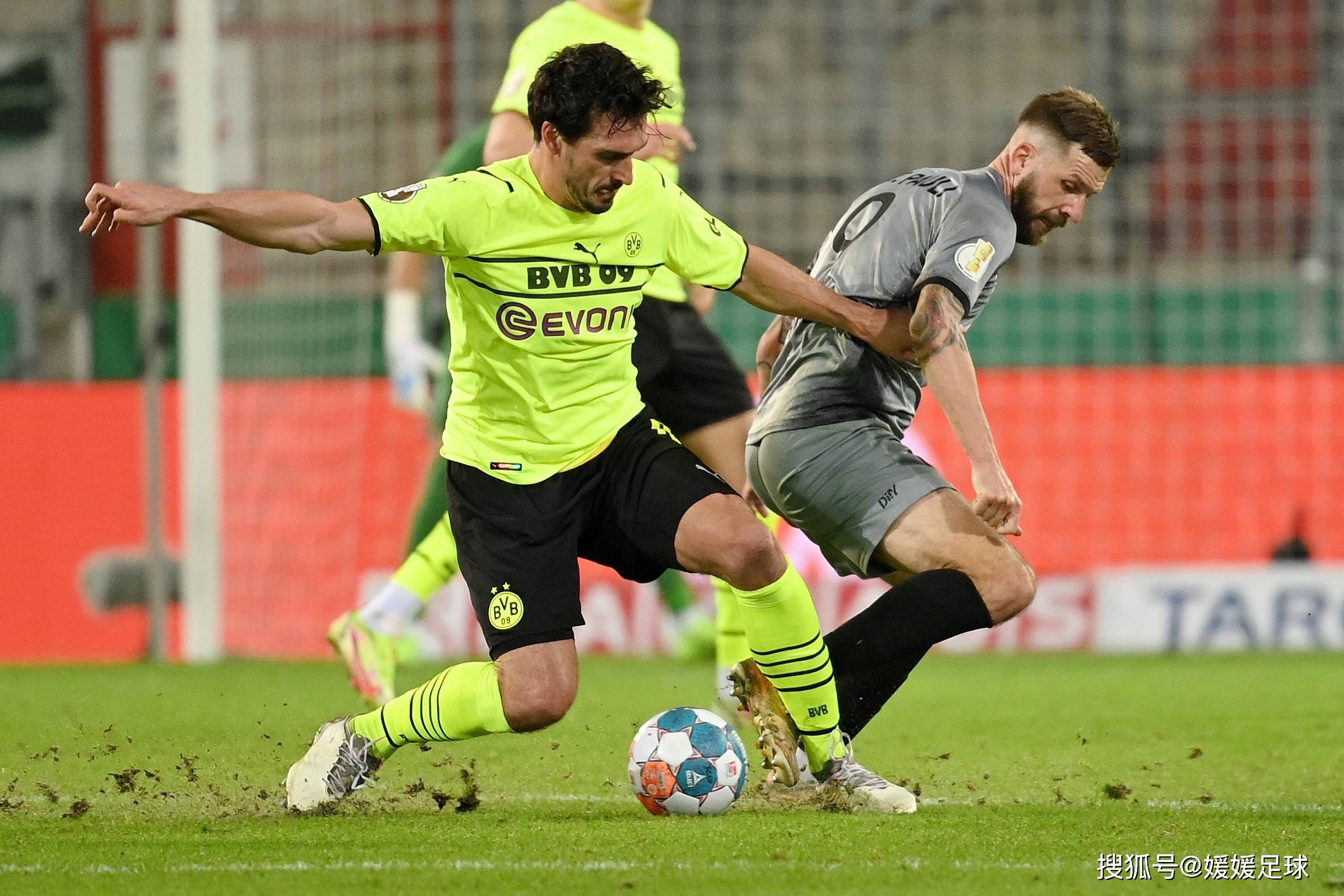 汉堡队员表现出色，帮助球队获胜