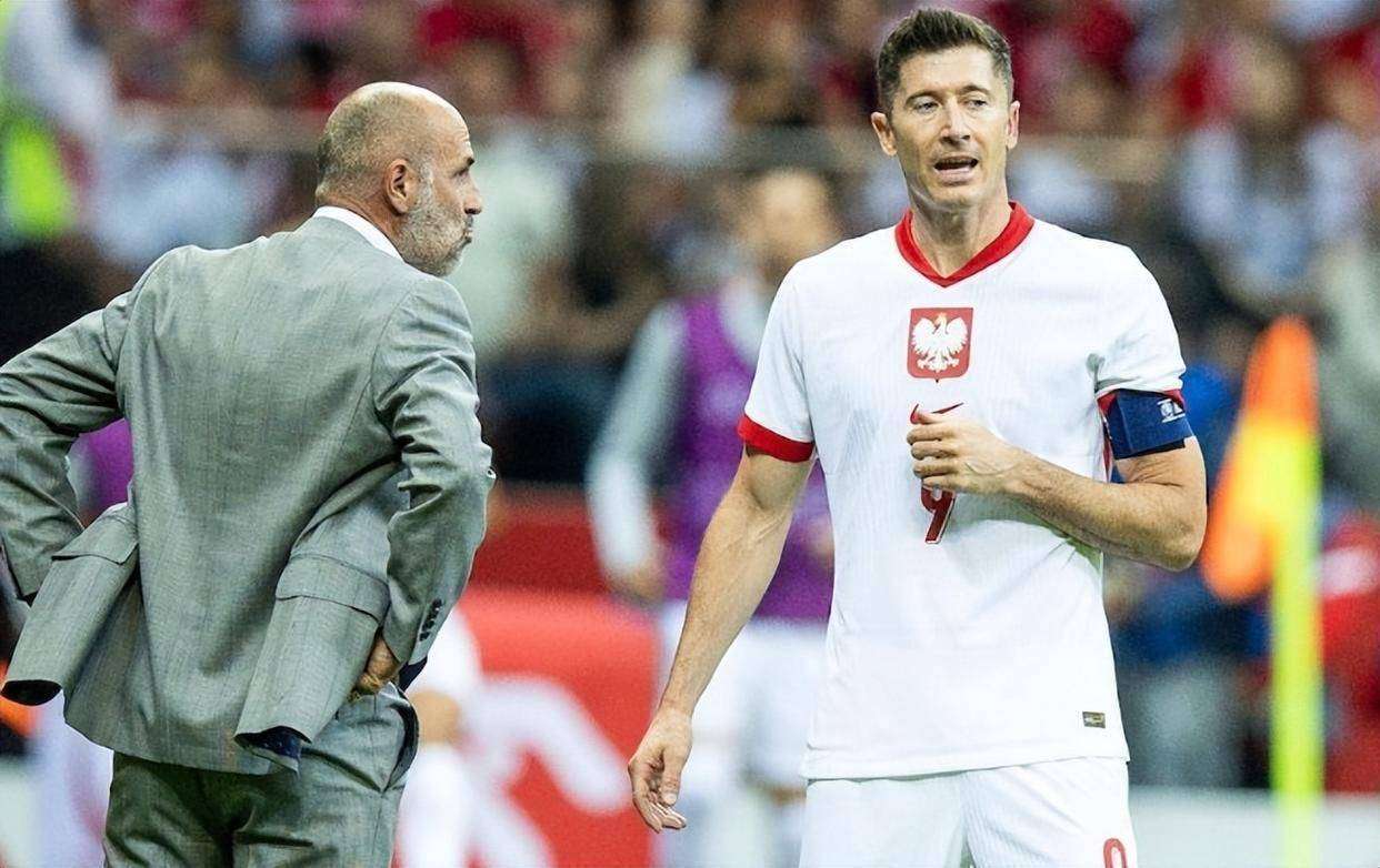 英格兰战胜波兰，莱万多夫斯基成为胜利功臣