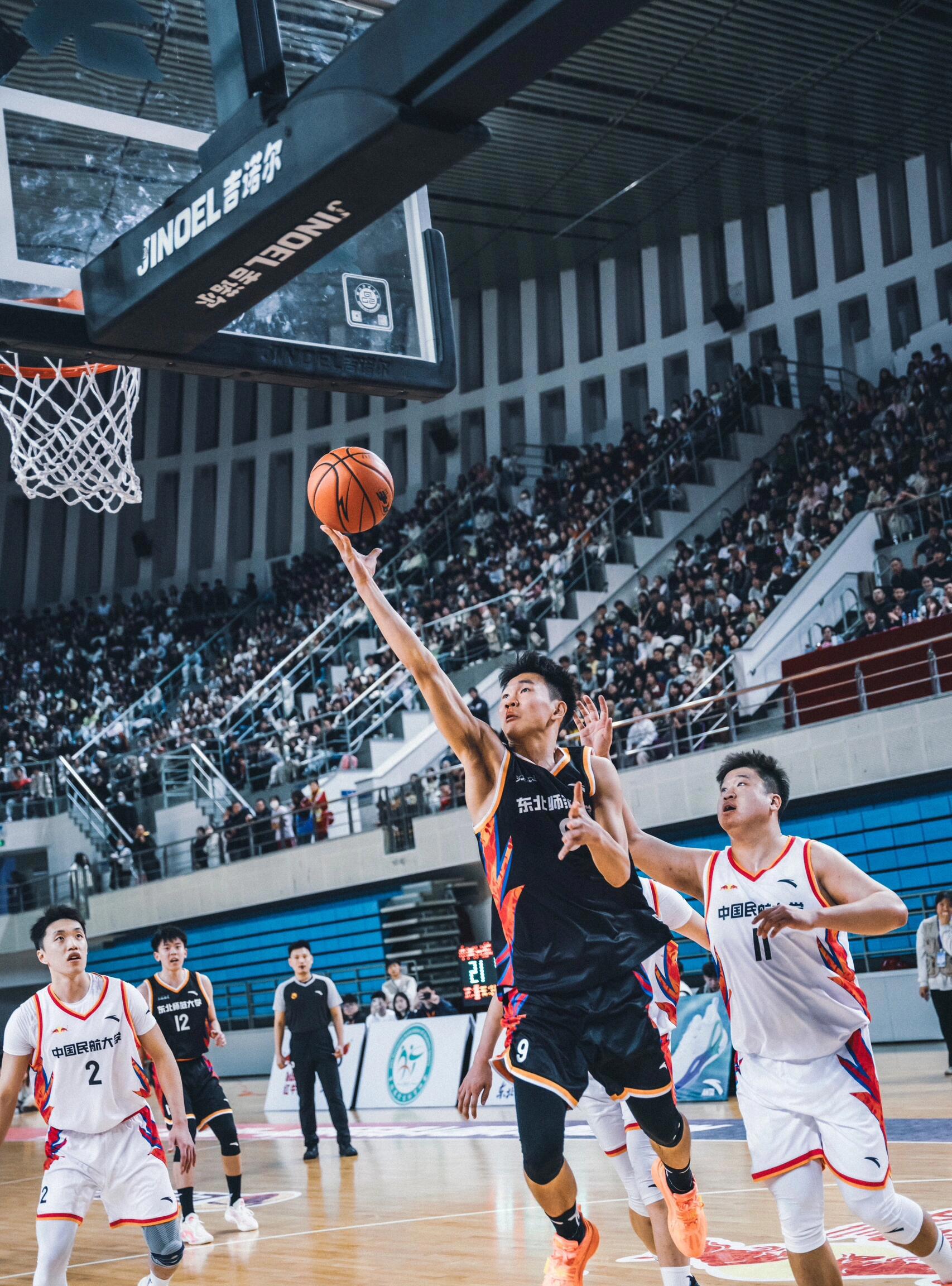 壮举频出,篮球比赛令人叹为观止的简单介绍 壮举频出,篮球比赛令人叹为观止的简单介绍