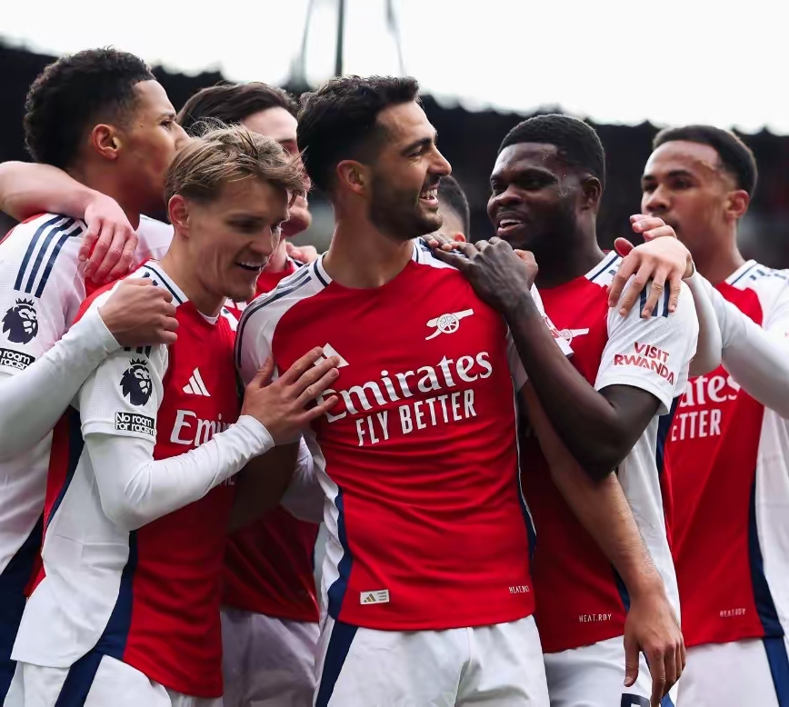 包含悬念揭晓：双方将在赛场上展开胜负之争的词条