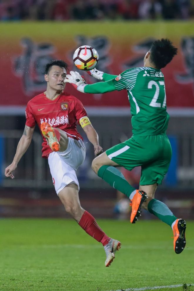 关于欢呼雀跃:巴拉圭队在比赛中充满活力,赢得掌声的信息 关于欢呼雀跃:巴拉圭队在比赛中充满活力,赢得掌声的信息