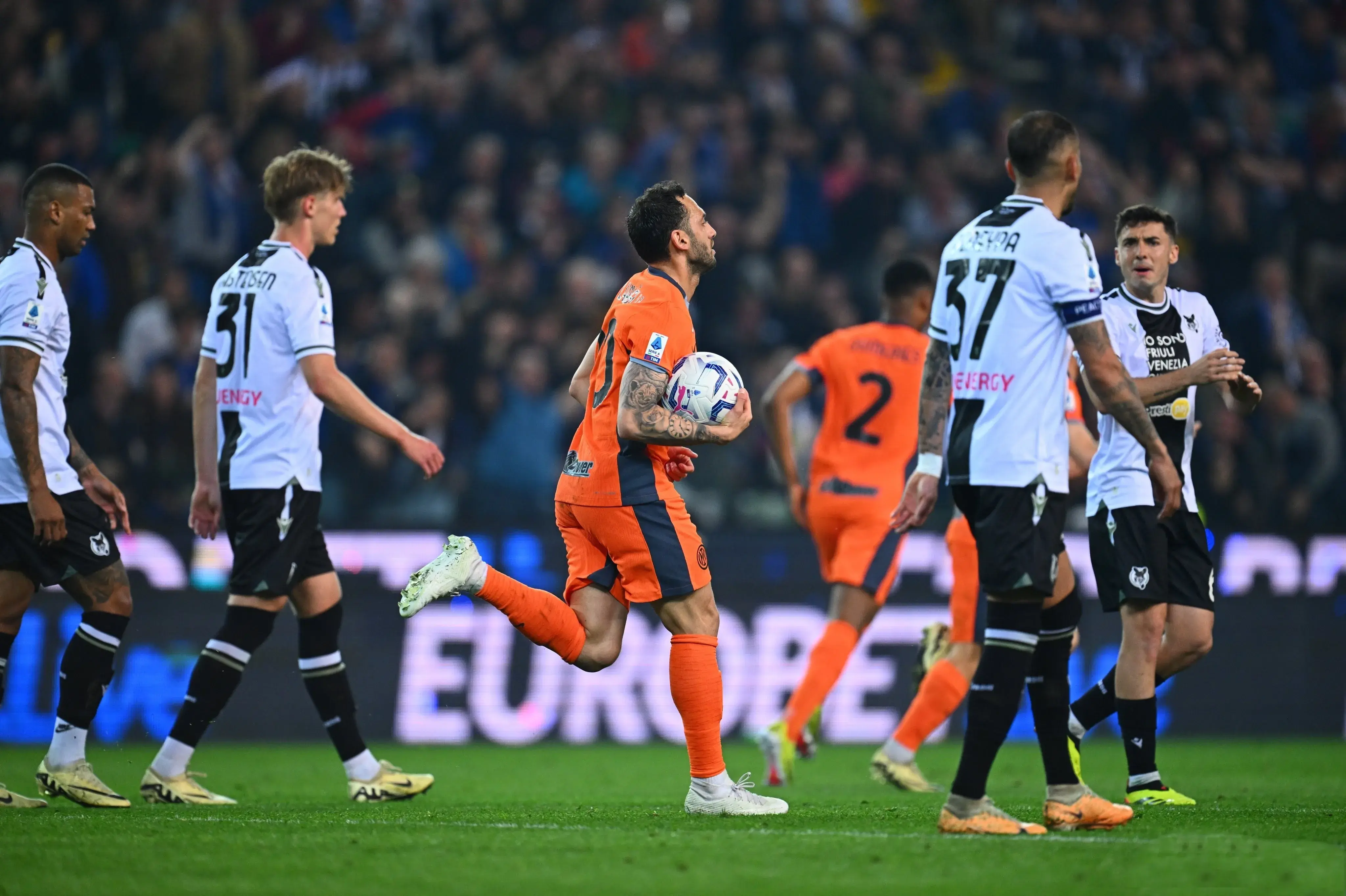 意甲豪门豪取大胜,领跑积分榜 意甲豪门豪取大胜,领跑积分榜