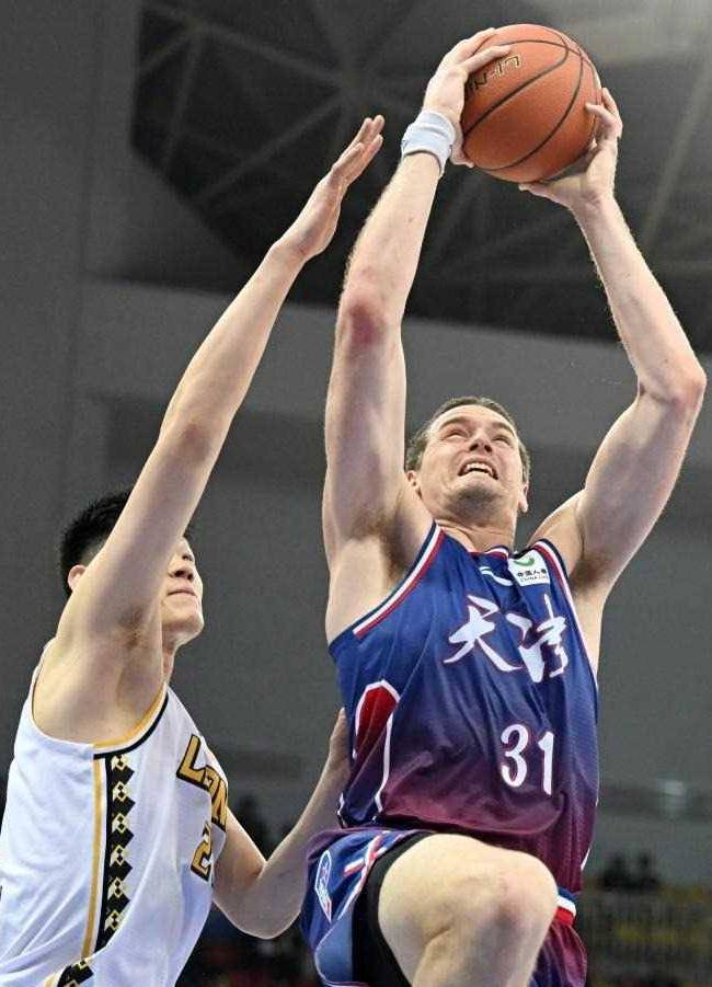 大卫-詹姆斯表现出色，成为球队得分王