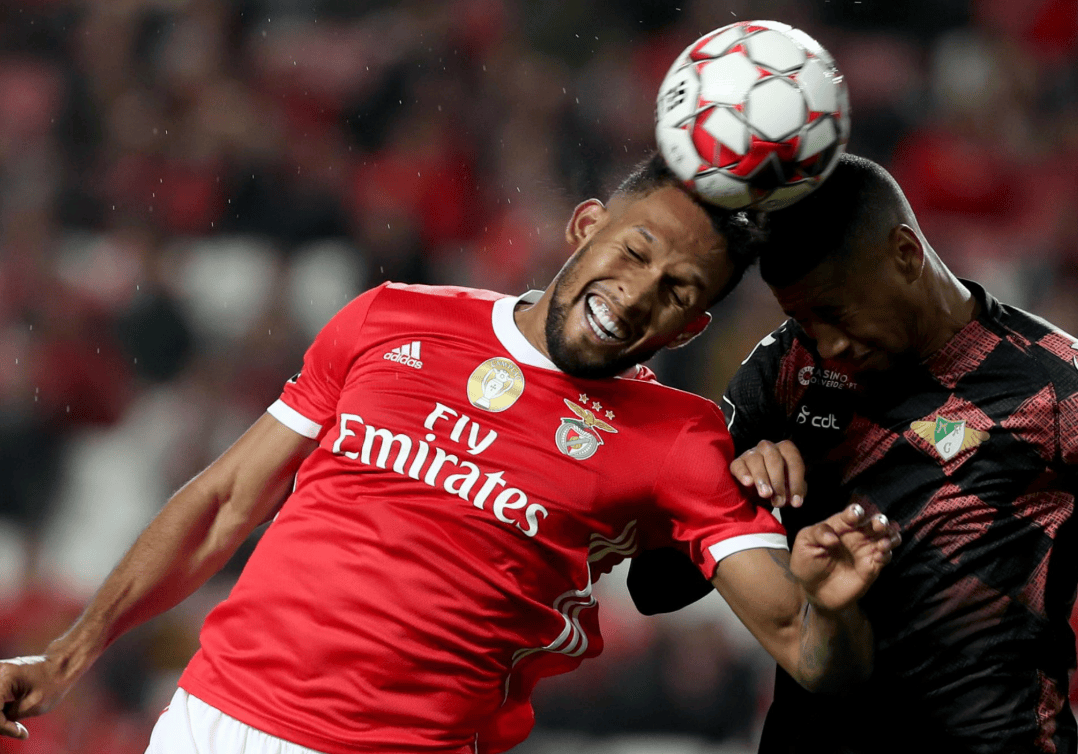 巴塞罗那队欧冠比赛中力争取胜 巴塞罗那队欧冠比赛中力争取胜