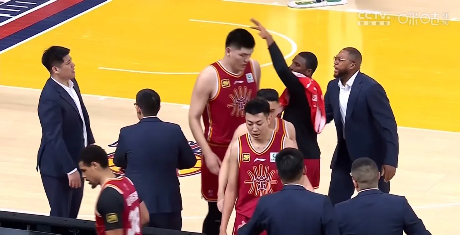 山西汾酒男篮遭遇三连败,季后赛梦想岌岌可危!的简单介绍 山西汾酒男篮遭遇三连败,季后赛梦想岌岌可危!的简单介绍