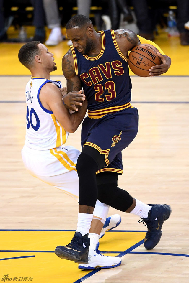 勇士大胜骑士,战绩领先群雄 勇士大胜骑士,战绩领先群雄