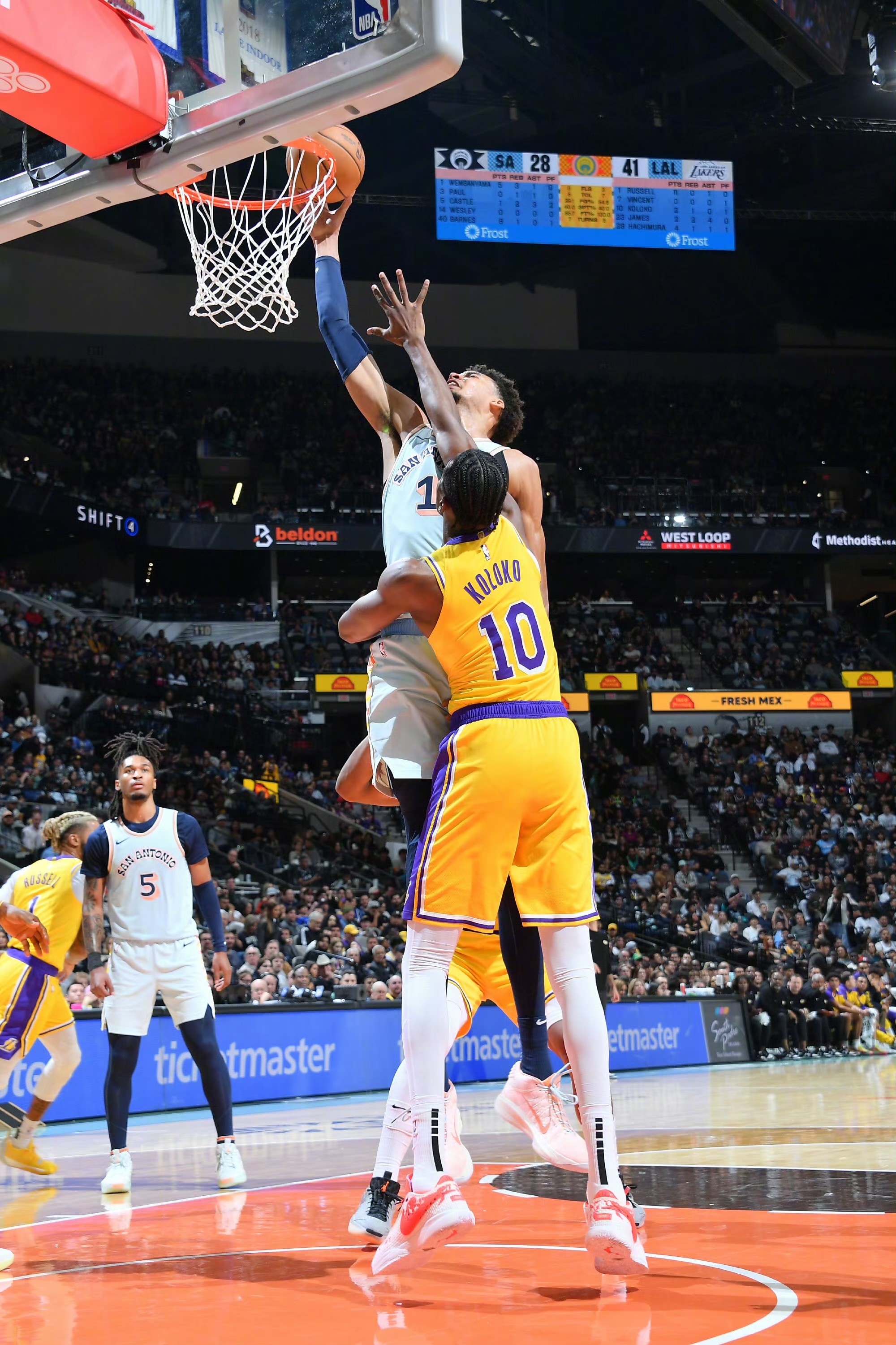 关于湖人惨败开拓者，詹姆斯大三双遭质疑的信息