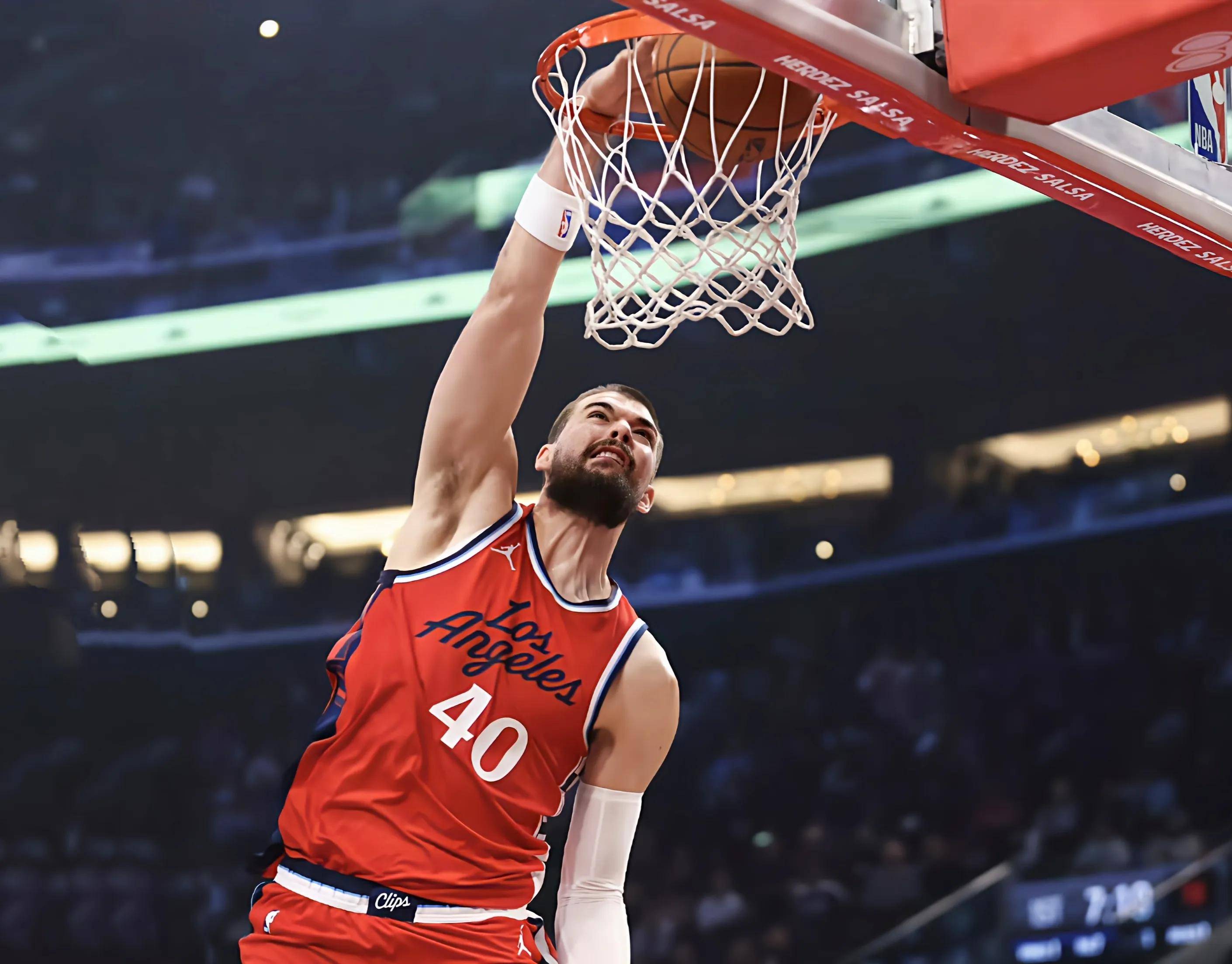 爵士主场惨败掘金，遭三连败的简单介绍