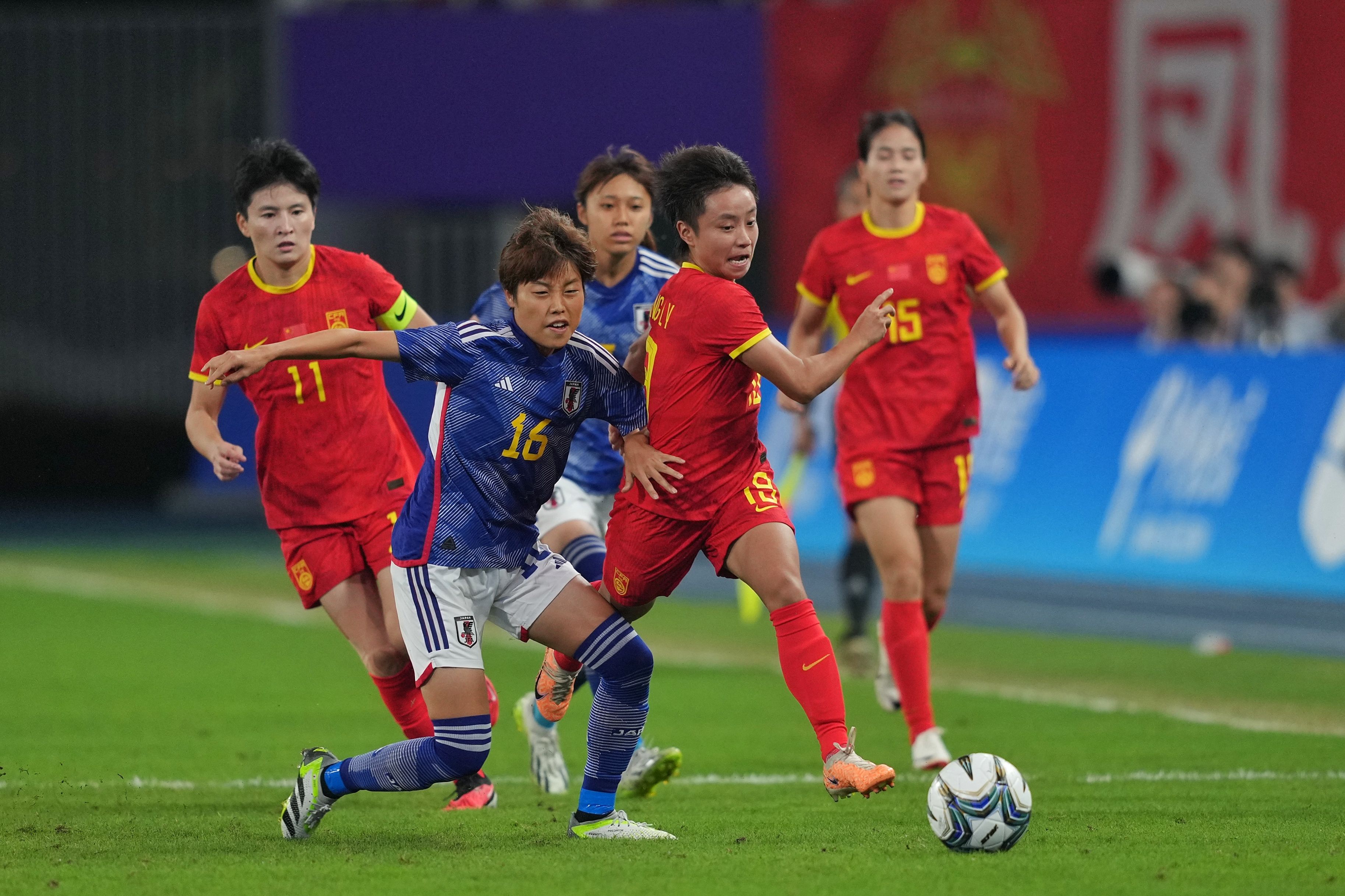 中国女足大比分战胜对手，强势晋级