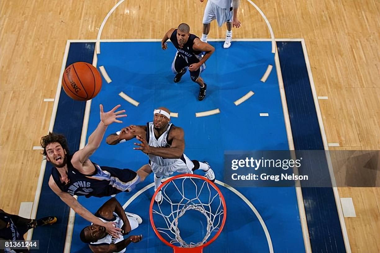 包含灰熊客场力克小牛，四连胜狂飙的词条